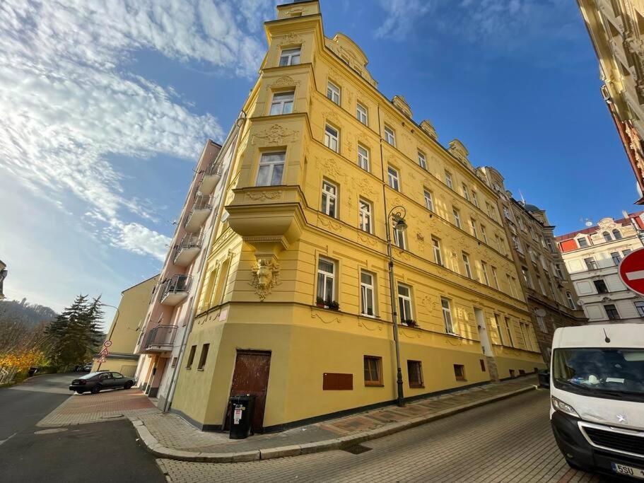 Francis Apartment - Lazenske Centrum كارلوفي فاري المظهر الخارجي الصورة